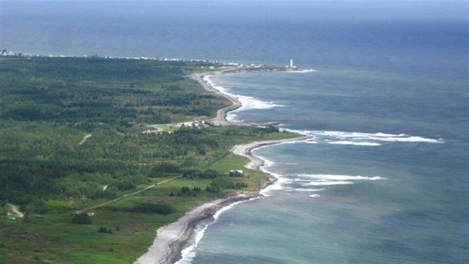 La côte de Cap-des-Rosiers, vue du mont St-Alban dans le parc Forillon phare paysage fleuve littoral tourisme forillon
