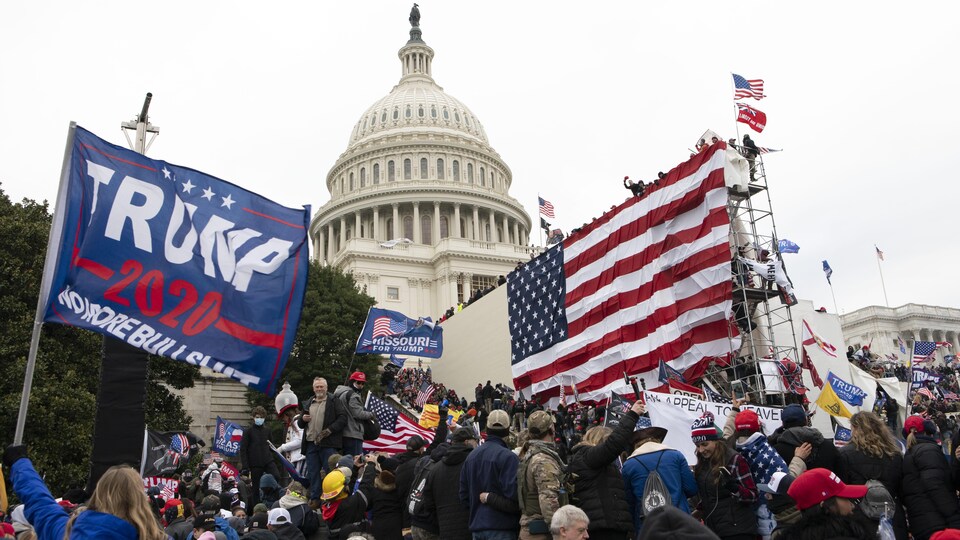 Des partisans du président Donald Trump assiègent le Capitole américain à Washington.