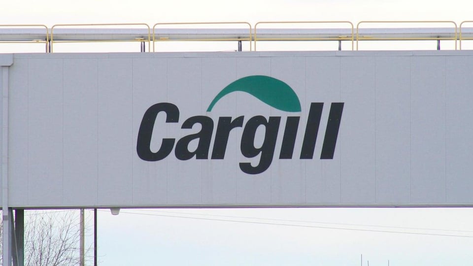 Un panneau avec le logo de Cargill.