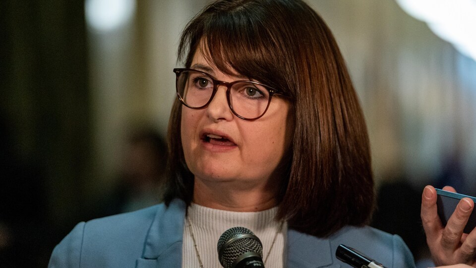 La cheffe du Nouveau Parti démocratique de la Saskatchewan, Carla Beck, au Palais législatif le 26 octobre 2022.