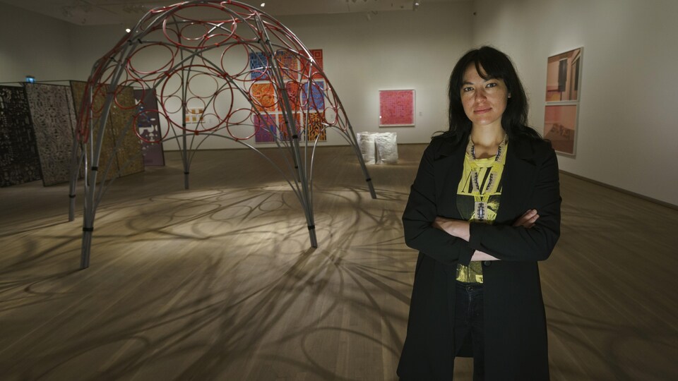 Portrait de Caroline Monnet.