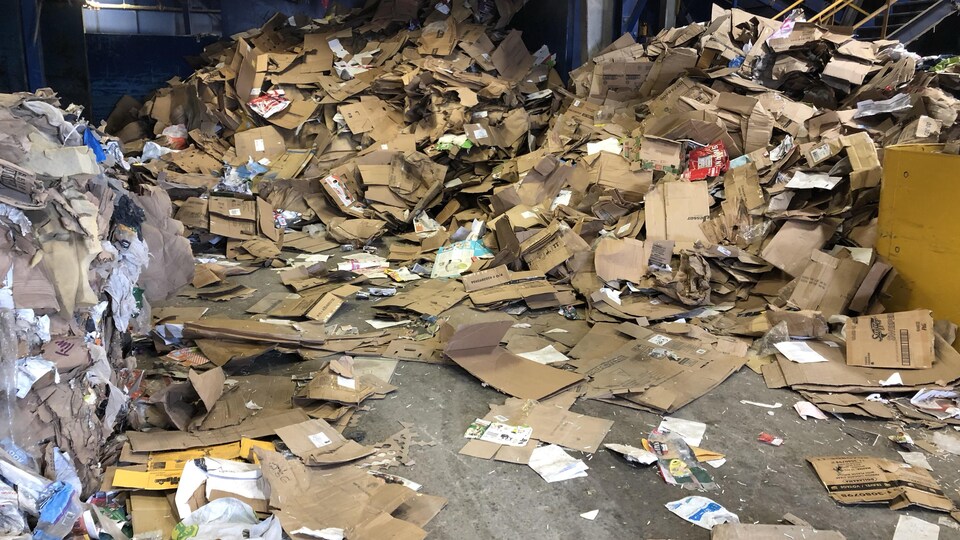 Il devient de plus en plus difficile de trouver un marché pour le carton. Les centres de tri vendent à perte.