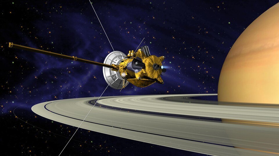 La sonde Cassini frôle les anneaux de Saturne
