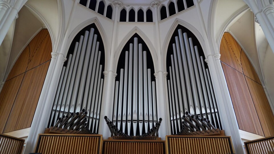Les tuyaux de l'orgue de la cathédrale de Rimouski.