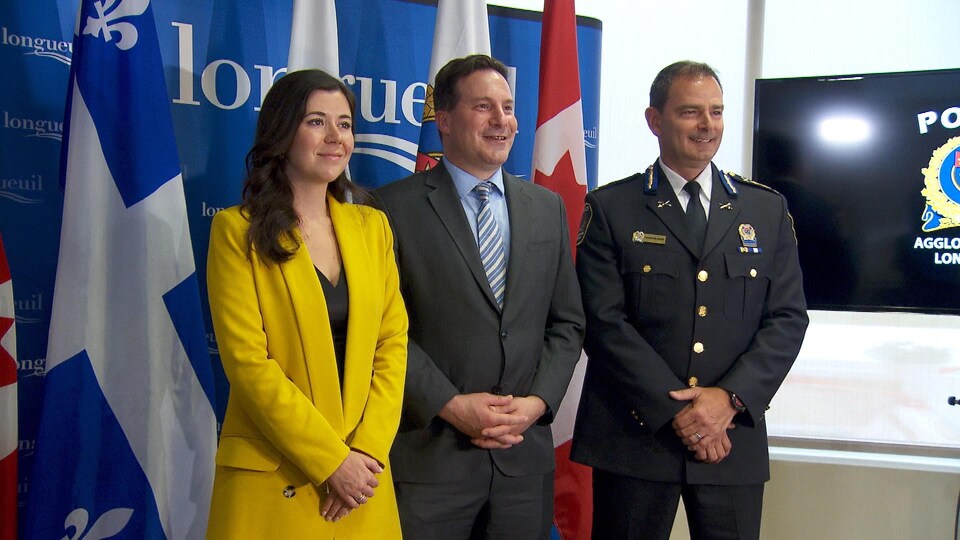 Le ministre de la Sécurité publique, Marco Mendicino, lors de l'annonce à Longueuil avec la mairesse Catherine Fournier et le chef du SPAL, Patrick Bélanger.
