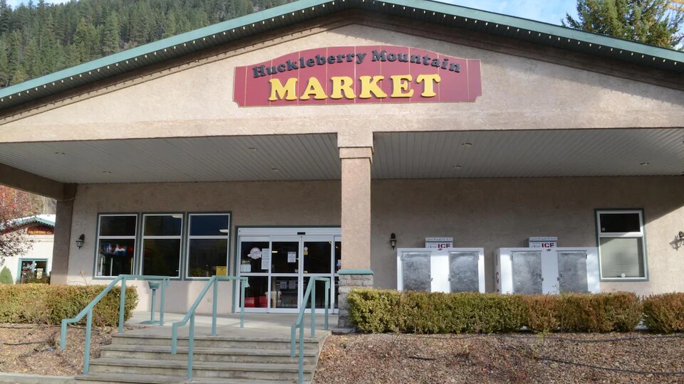 Façade du marché Huckleberry Mountain, dans l'ouest des Kootenay, en Colombie-Britannique.