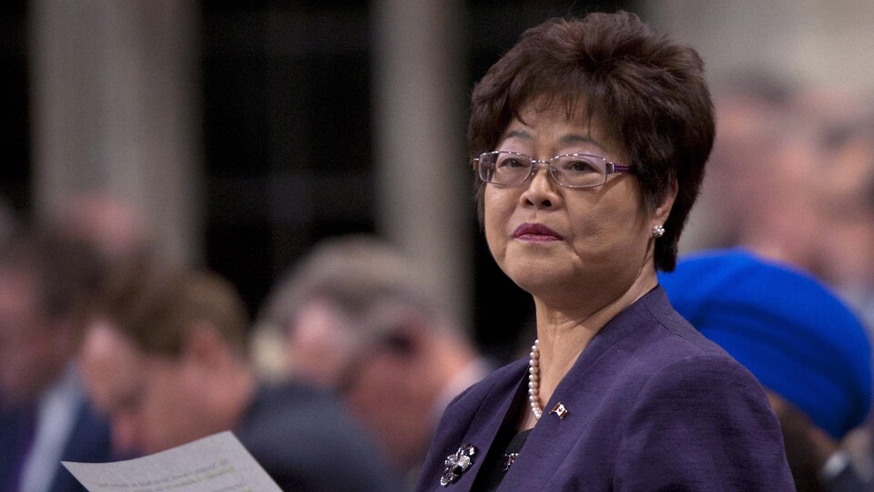 La députée de Richmond-Centre et ministre d'État responsable des aînés, Alice Wong, répond aux questions de l'opposition lors de la période de questions et réponses orales de la Chambre des communes, à Ottawa, le mardi 13 mars 2012.
