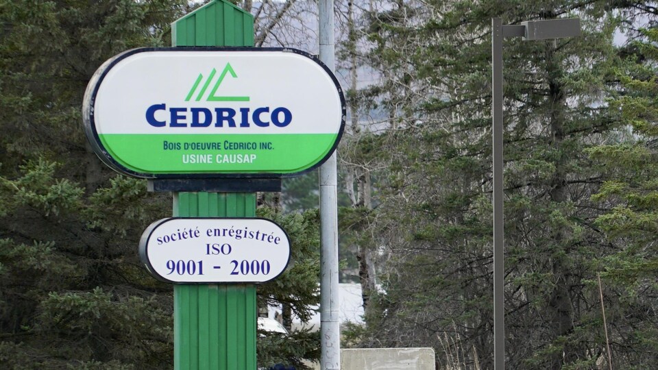 Enseigne de l'usine Cédrico de Causapscal.