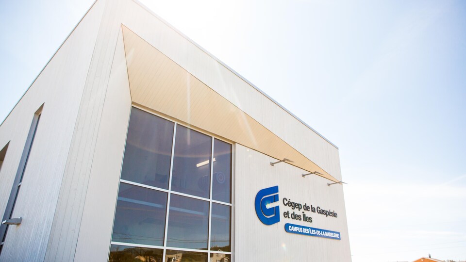 Le campus du Cégep de la Gaspésie et des Îles