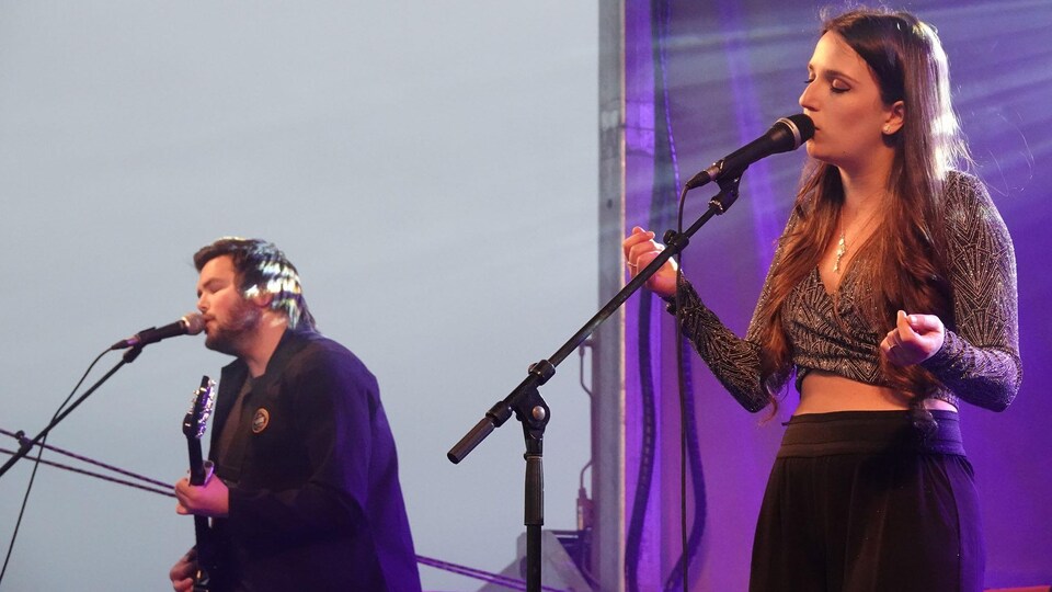 Céleste Lévis et JOLY en spectacle.