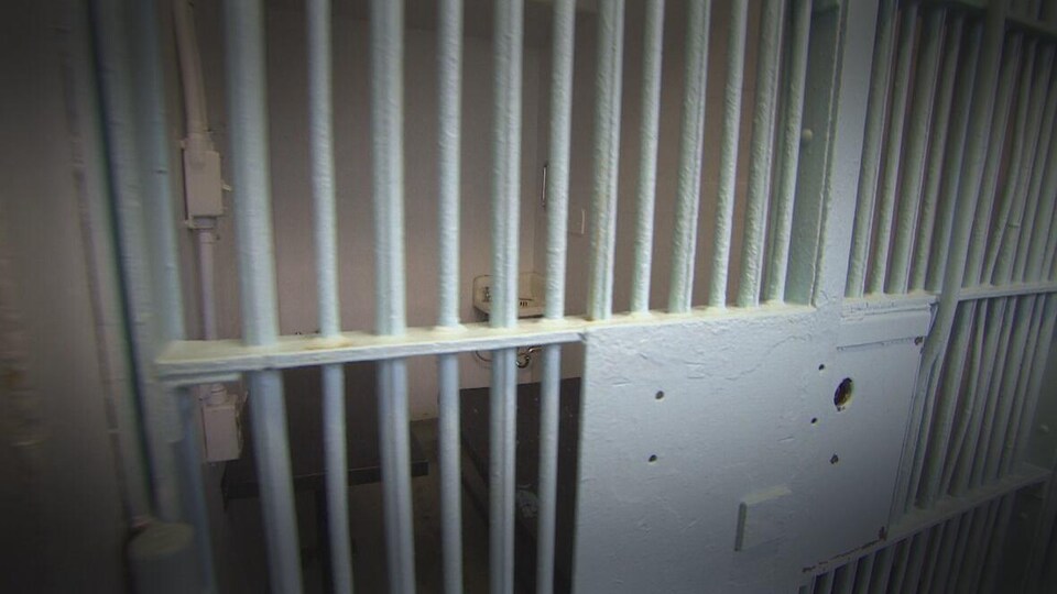 Une cellule de prison.