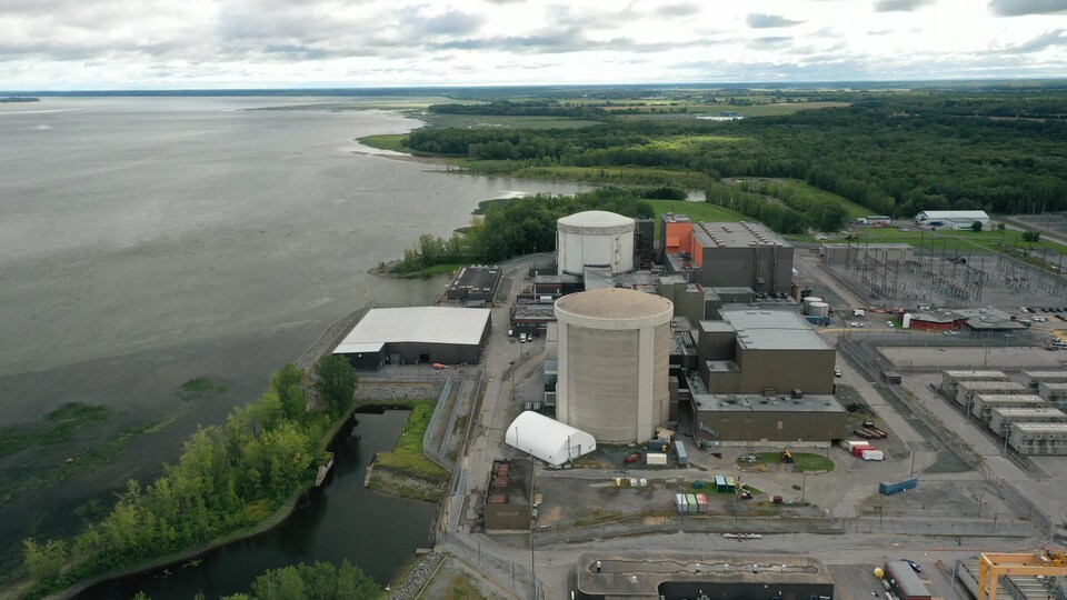 Site de la centrale nucléaire déclassée de Gentilly, vu des airs.