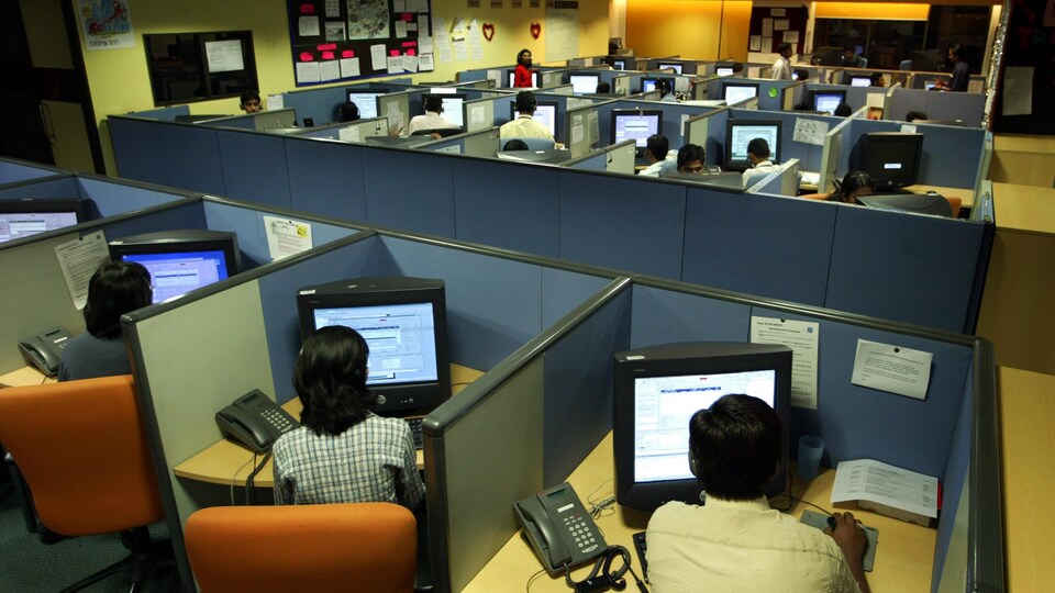 Des employés d'un centre d'appels en Inde.