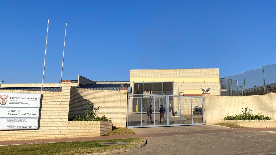 Entrée du centre correctionnel.