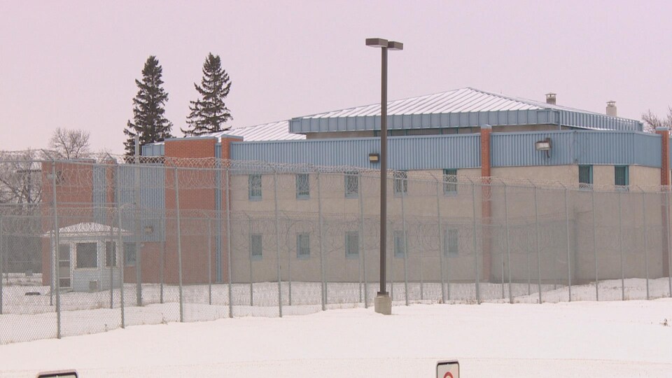 Le centre correctionnel provincial de Regina, photographié en hiver.