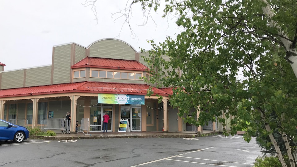 Le centre de dépistage de Bromont un jour de pluie.