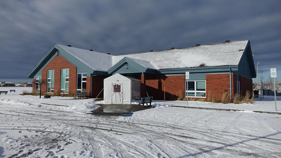 The front of the Saint-Pie X community center in winter