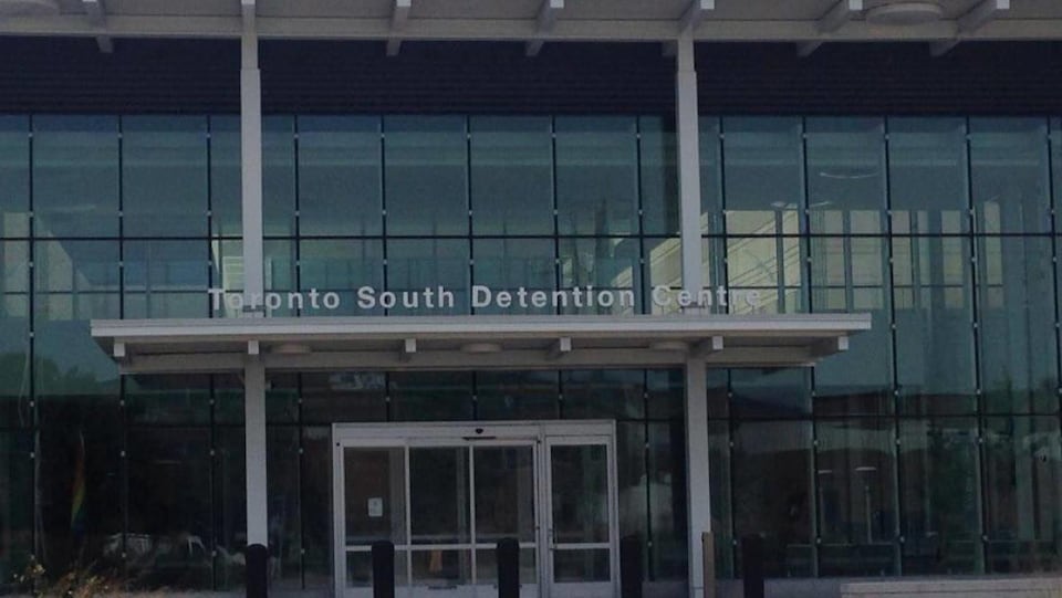 La façade du Centre de détention du sud de Toronto