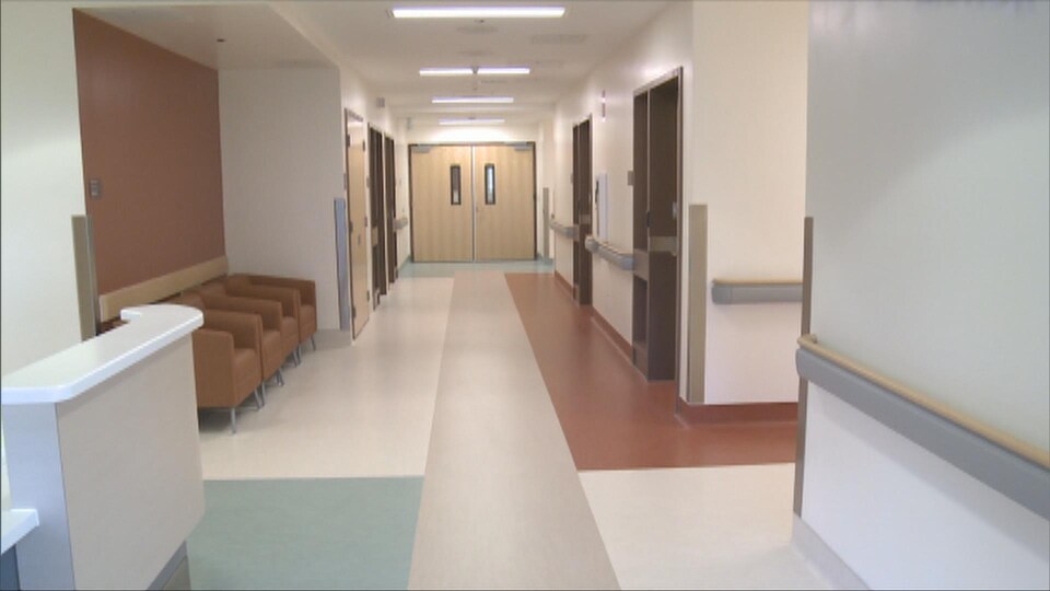 Un couloir vide du Centre hospitalier Restigouche.