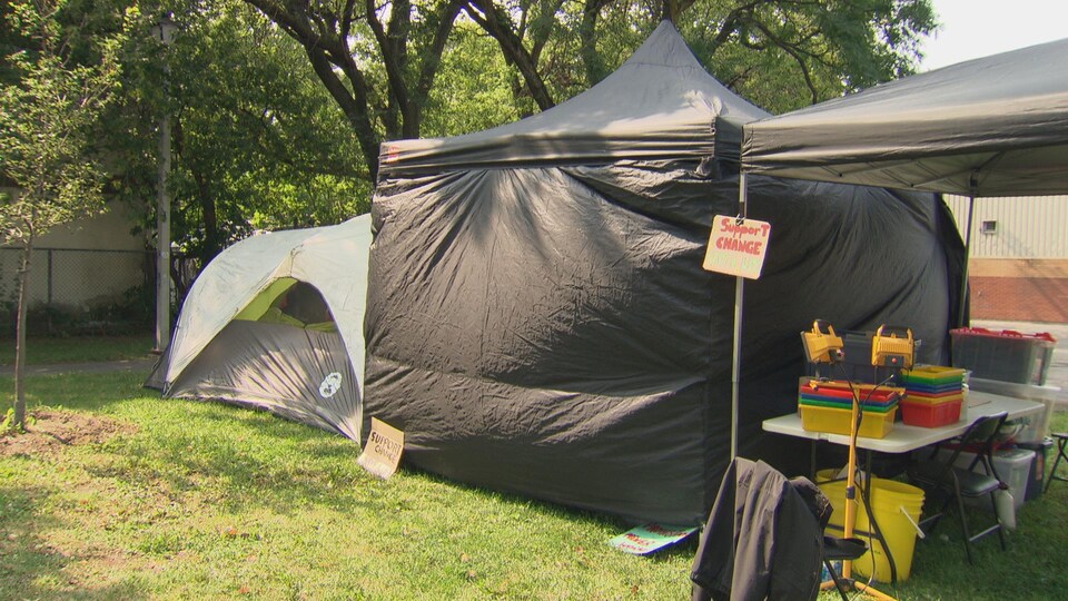Le centre d'injection non autorisé a été installé dans le parc Raphael-Brunet le 25 août.