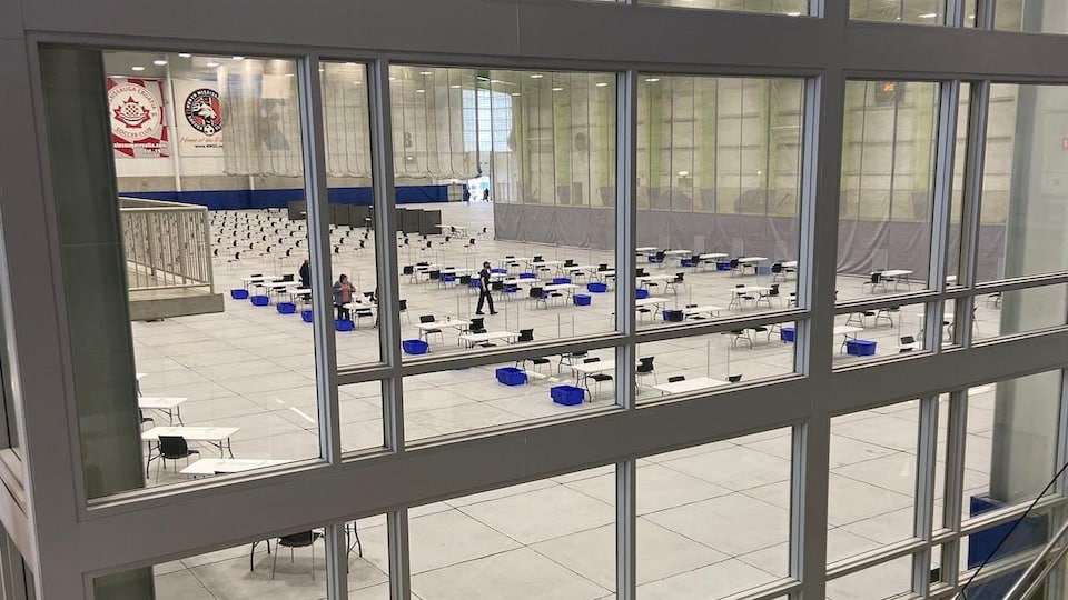 L'intérieur d'un immeuble de type hangar