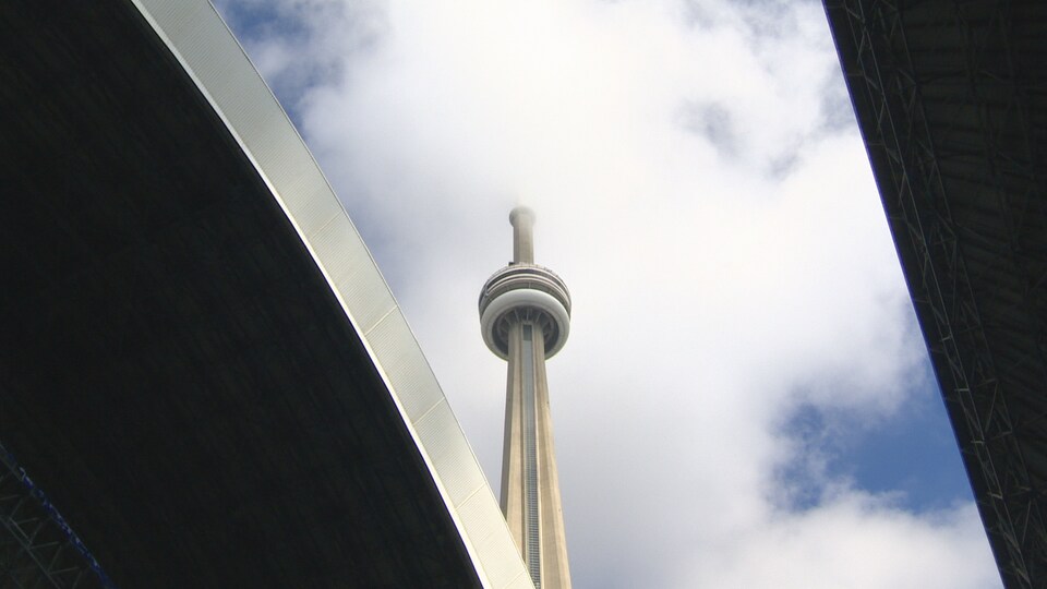 La Tour CN vue du Centre Rogers
