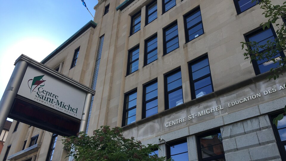 Devanture du Centre Saint-Michel, à Sherbrooke.