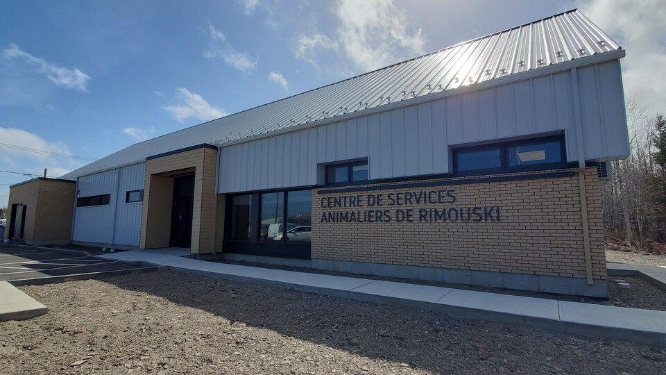 L'extérieur du Centre de services animaliers de Rimouski.