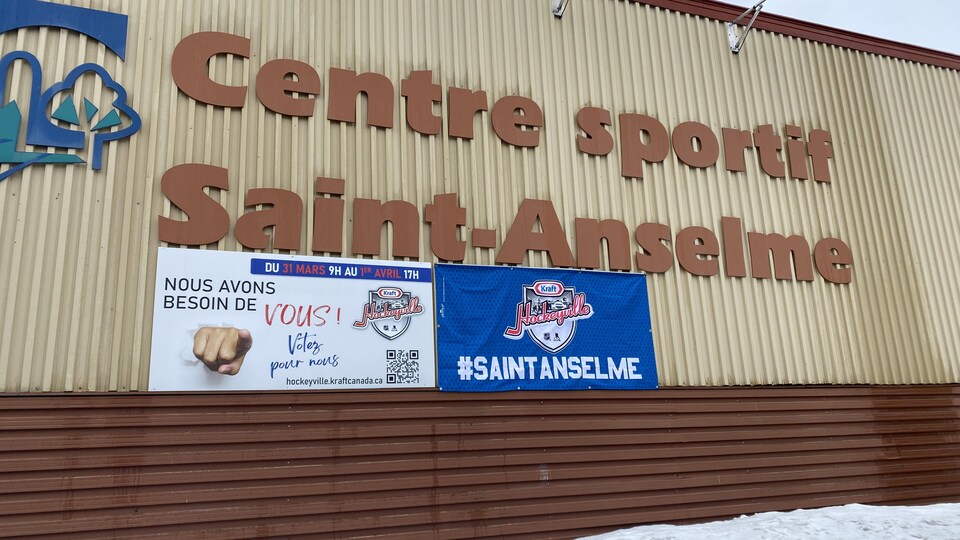 Le centre sportif Saint-Anselme. 