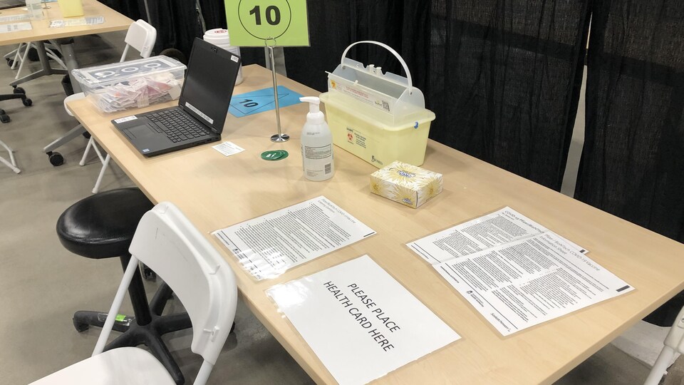 Le centre de vaccination pour la COVID-19 au International Trade Centre de Regina, en Saskatchewan.