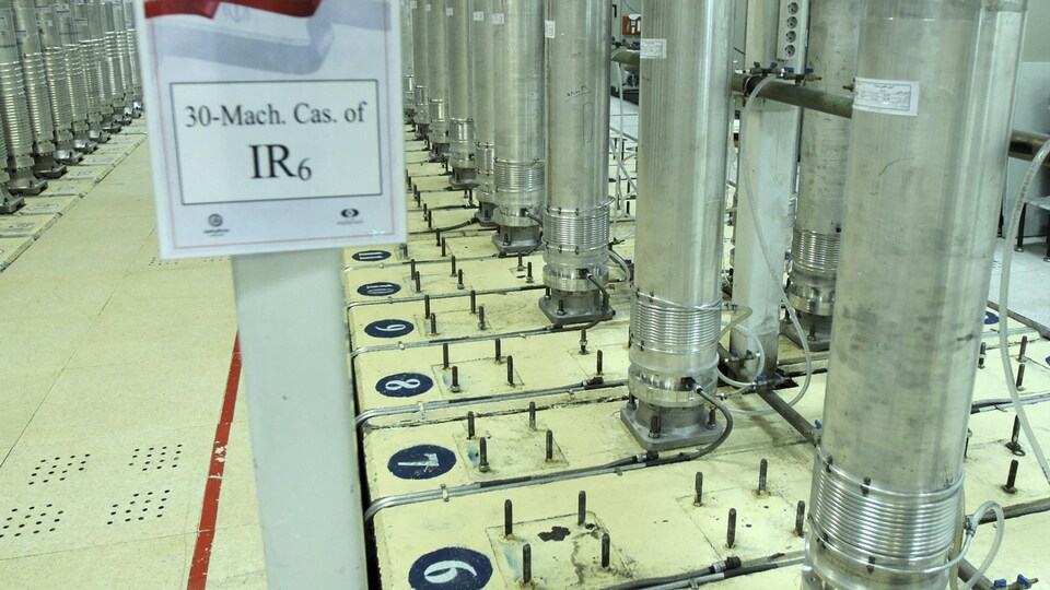 Des centrifugeuses dans une usine.