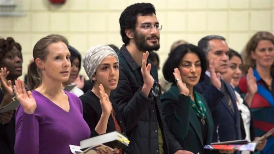 Une cérémonie de citoyenneté du gouvernement canadien