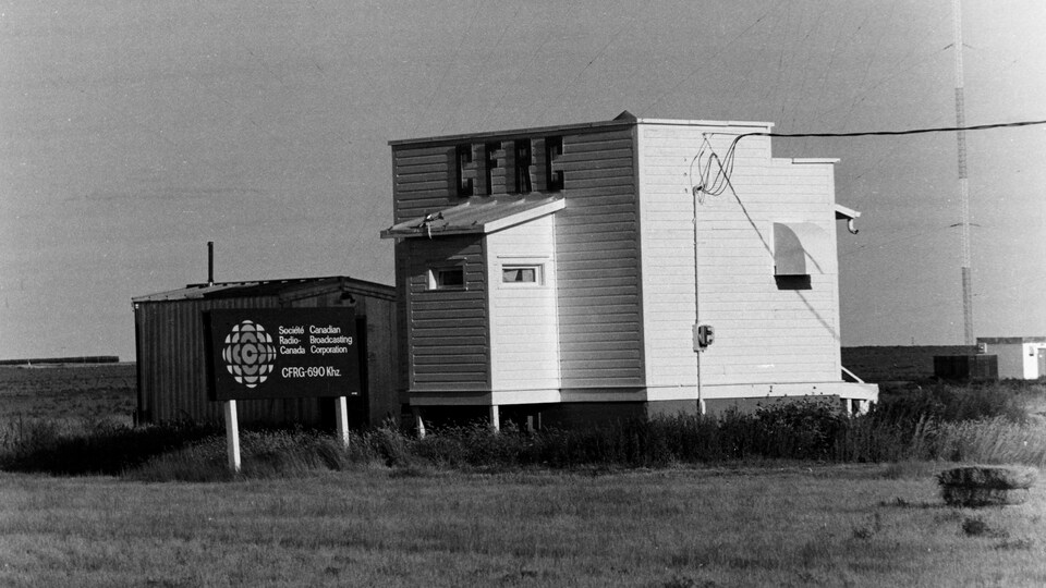 L’émetteur de CFRG après son rachat par Radio-Canada en 1972.