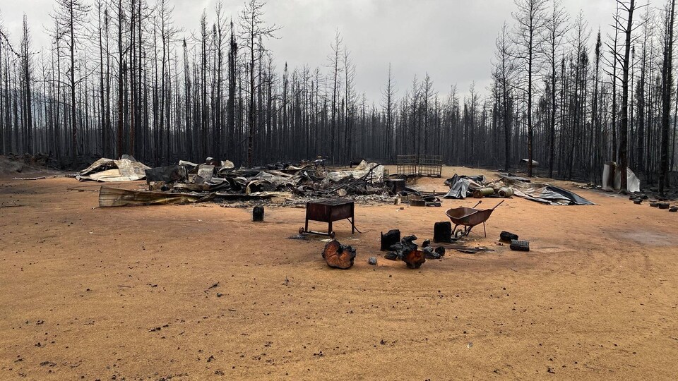 La pluie fait diminuer l’intensité du feu au nord du lac SaintJean