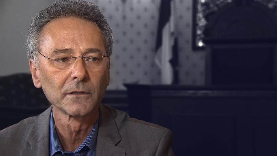 Denis Lavoie à l'hôtel de ville.