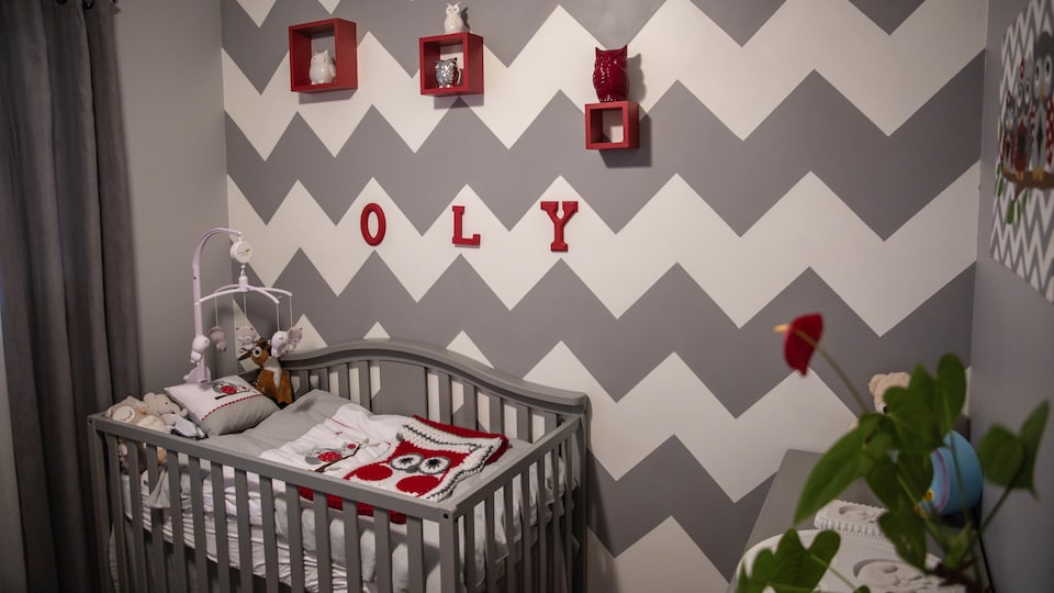Chambre du petit Oly, avec le lit de bébé vide