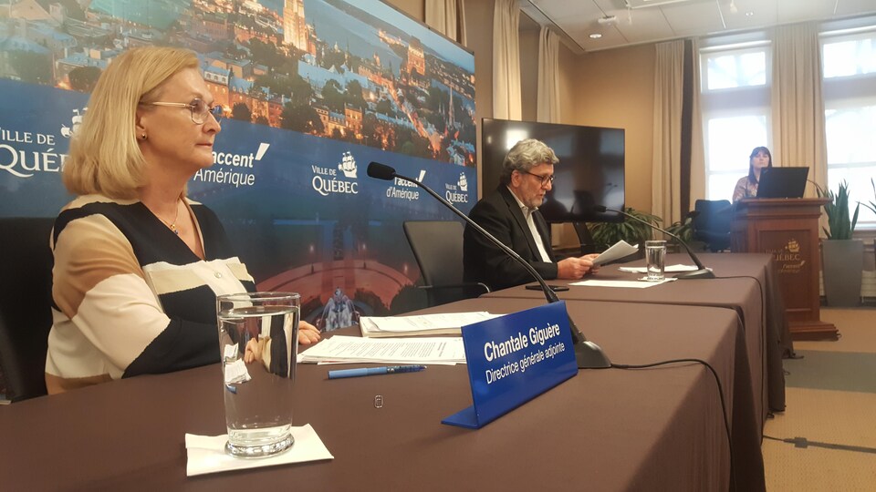 Chantale Giguère et Régis Labeaume en conférence de presse.