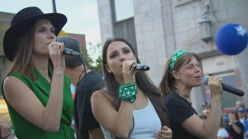 Des femmes qui chantent.