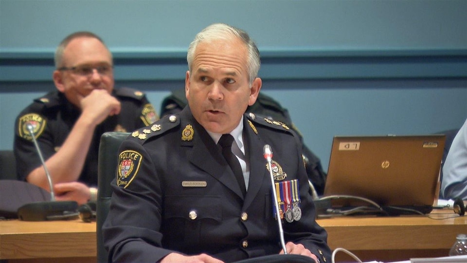 Charles Bordeleau lors d'une réunion à l'hôtel de ville d'Ottawa
