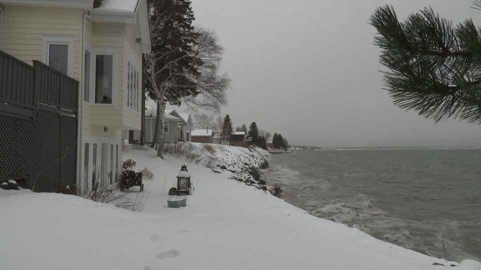 L'arrière de la maison de Brian Landry, à Charlo.