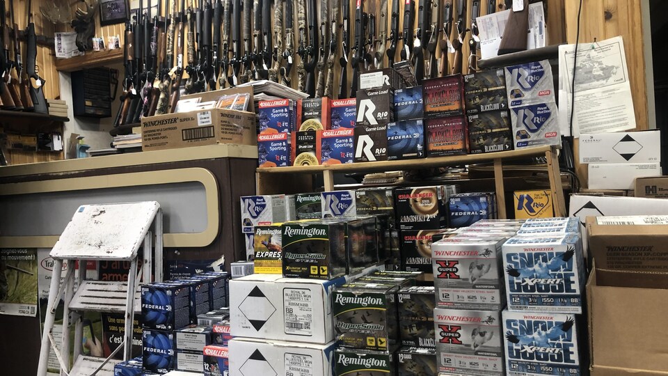 Du matériel de chasse.