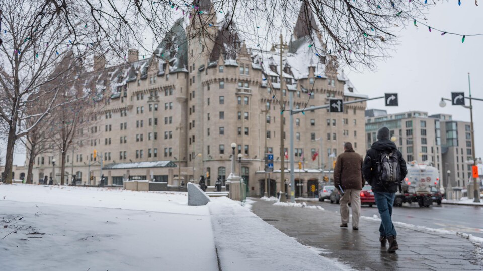 Un Stationnement Du Chateau Laurier Ferme Pour Des Raisons De Securite Radio Canada Ca