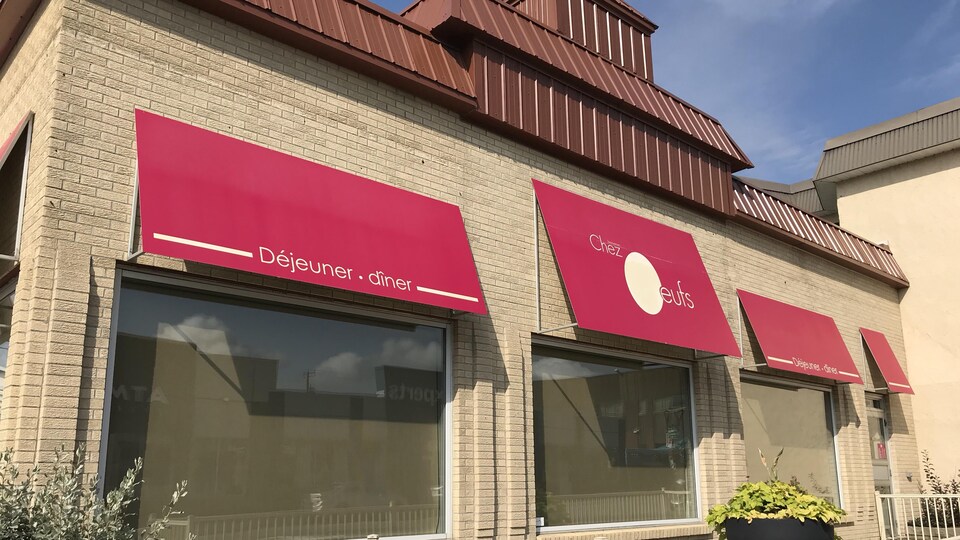 Photo de la devanture du restaurant déjeuner Chez Oeufs de Rouyn-Noranda.