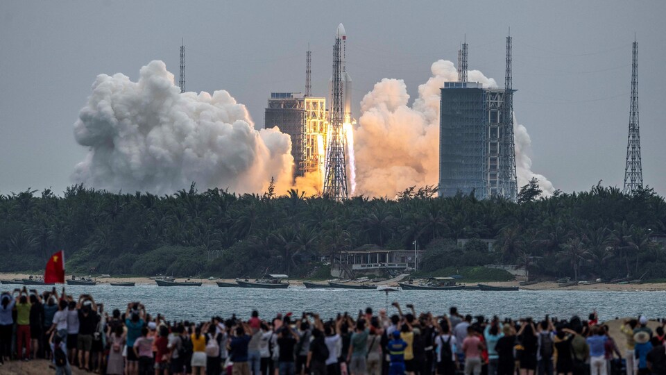 Lancement de la fusée Longue Marche 5B, transportant le module central de la station spatiale chinoise Tianhe.