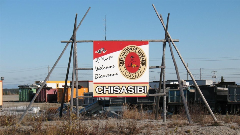 La communauté crie de Chisasibi est située à environ 1460 km au nord de Montréal.
