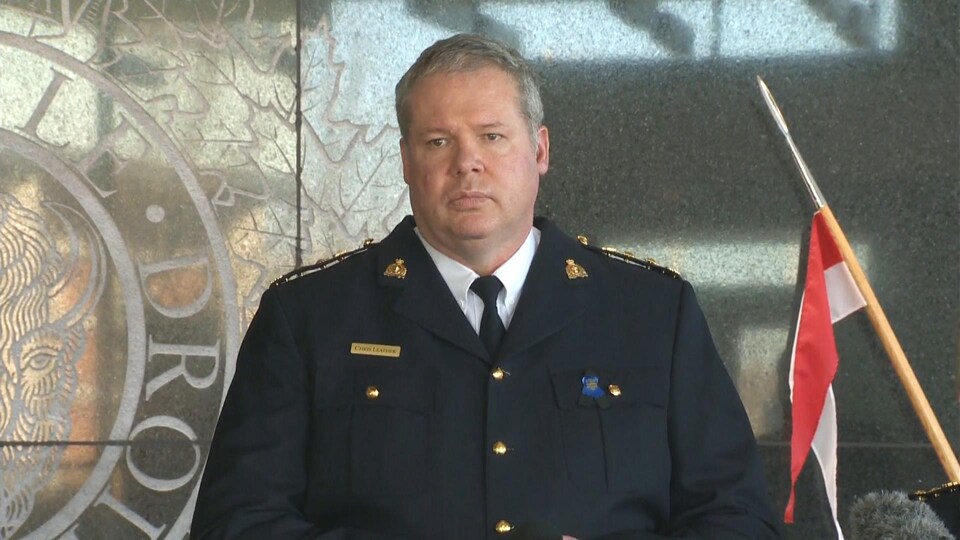 Chris Leather, chef des opérations criminelles de la GRC en Nouvelle-Écosse, lors du point de presse du lundi 20 avril sur l'enquête de la tuerie de Portapique.