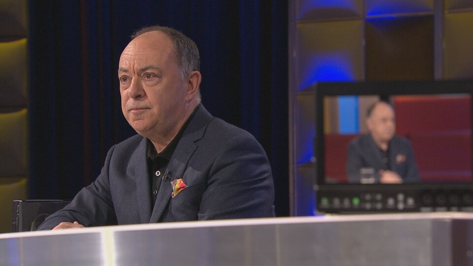 Portrait de Christian Dubé sur le plateau de l'émission