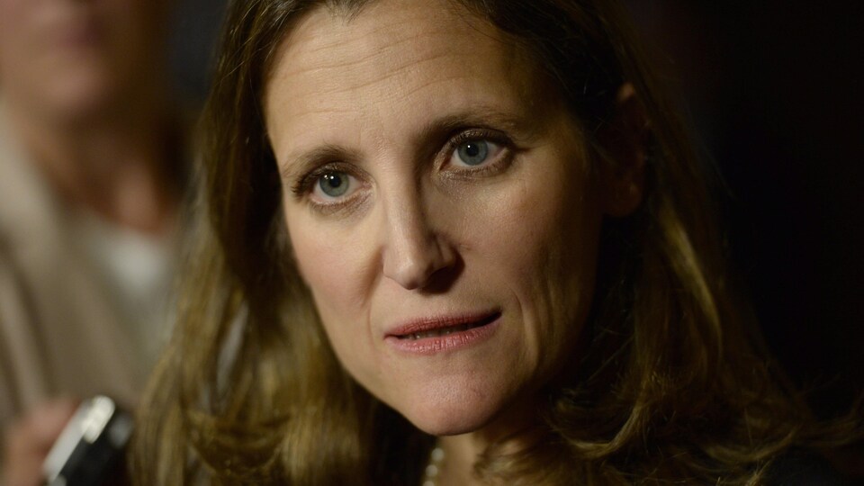 Chrystia Freeland s'adresse aux médias le 6 juin 2017