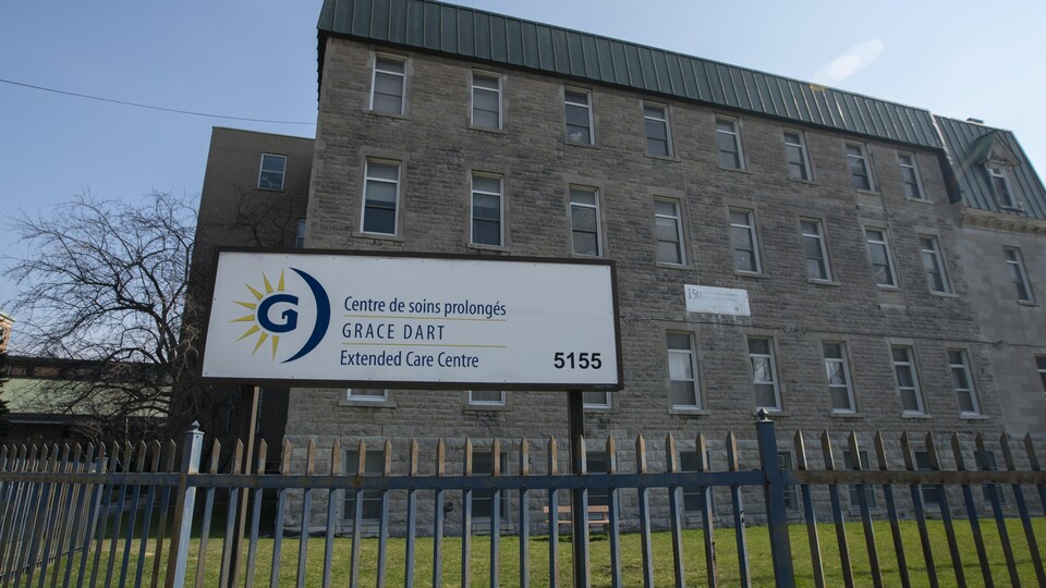 L'édifice du Centre de soins prolongés Grace Dart à Montréal.