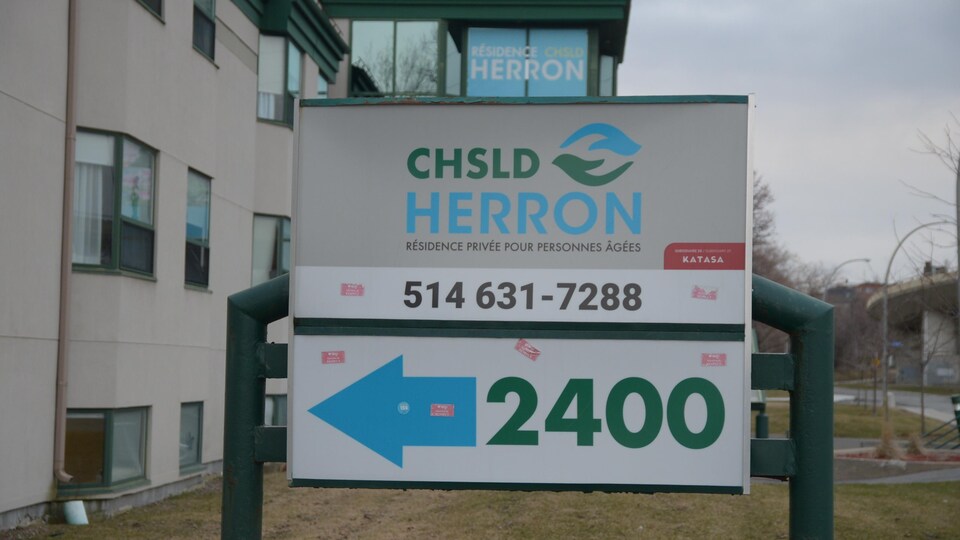 Un panneau annonçant le CHSLD Herron.